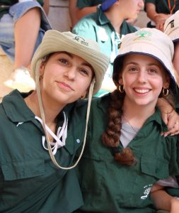 עדי וטין (מימין) ויער ברבש (משמאל) יושבות ראש מועצת נוע"ם